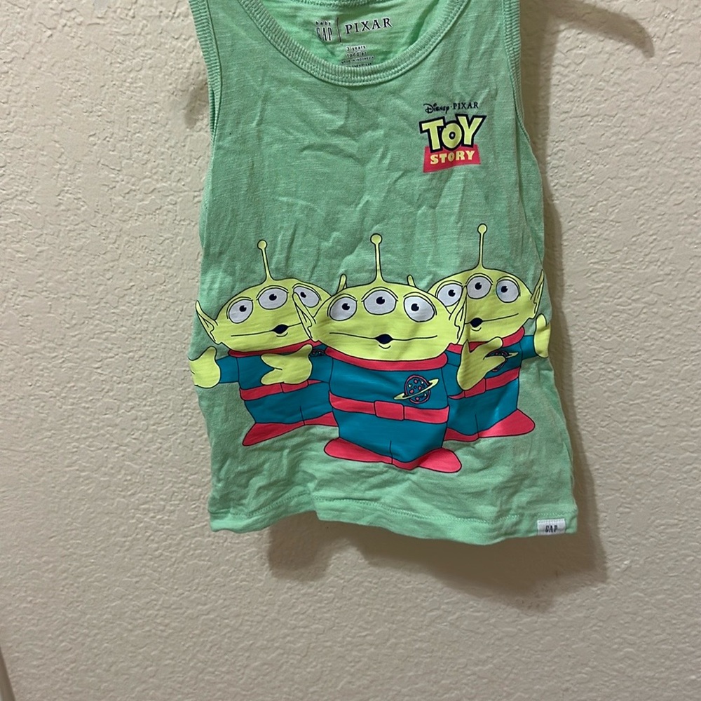 3/10$ GAP Green Toy Story Tank Top with Little Green Aliens
